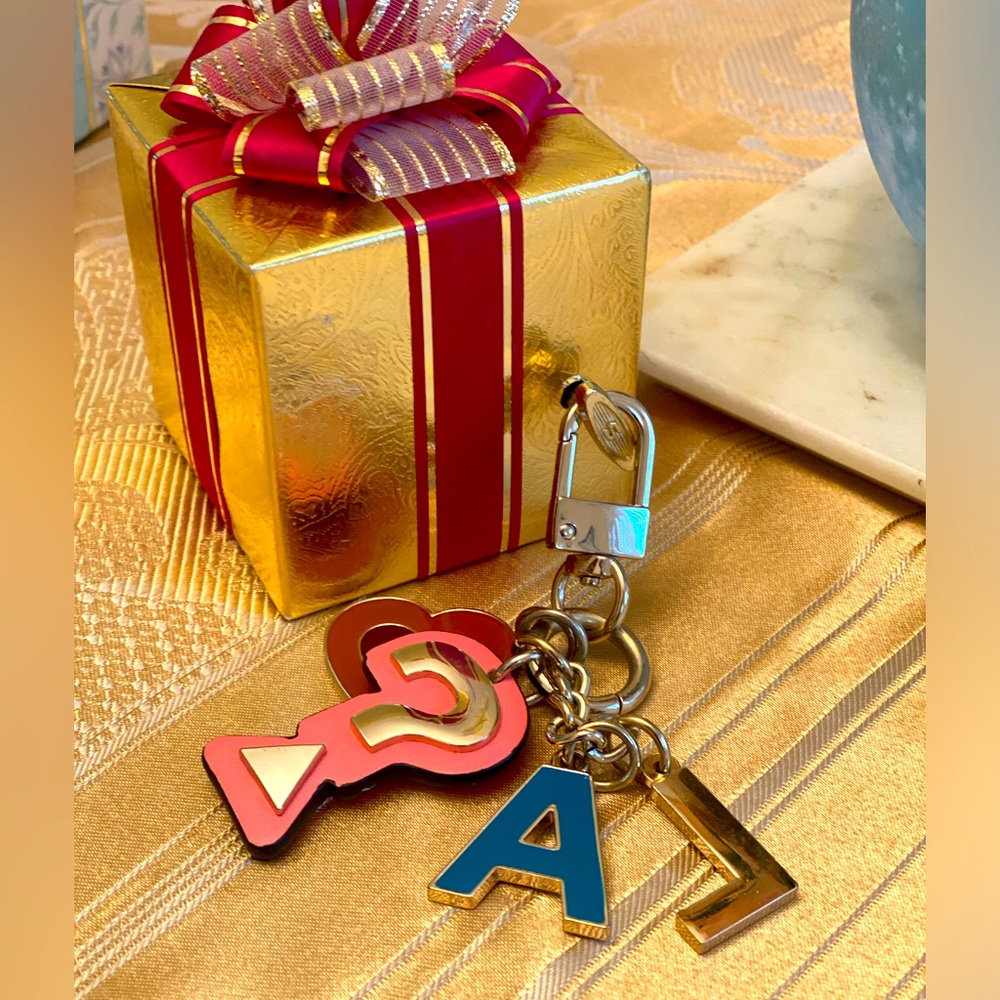 LA keychain/ bagtag